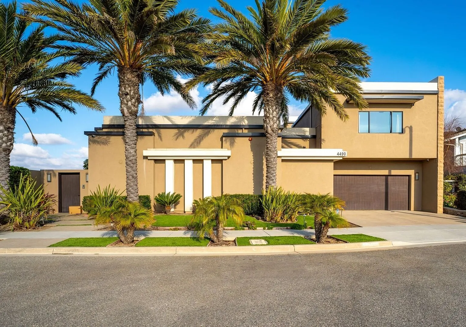 Oxnard | Waterfront | 3 Bed + 3.5 Bath | Fully Furnished | 4490 Eastbourne Bay — Photo 3