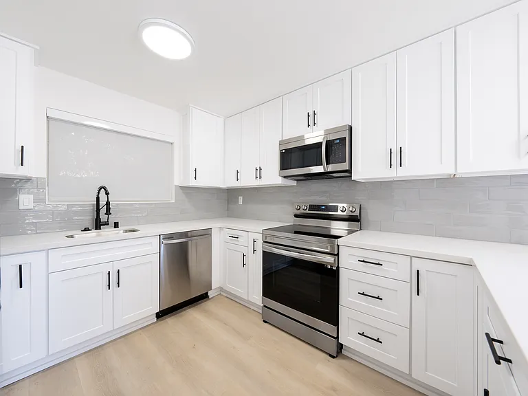 131 Diana St #1 — Photo 1