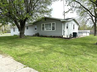 1511 E Country Ave, Teutopolis, IL 62467