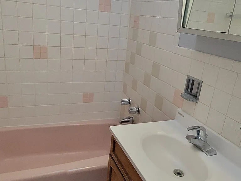 9220 Jill Ln #TOP FLOOR — Photo 8