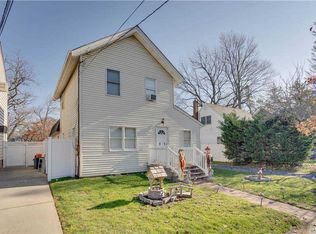 23 Rose St, Farmingdale, NY 11735