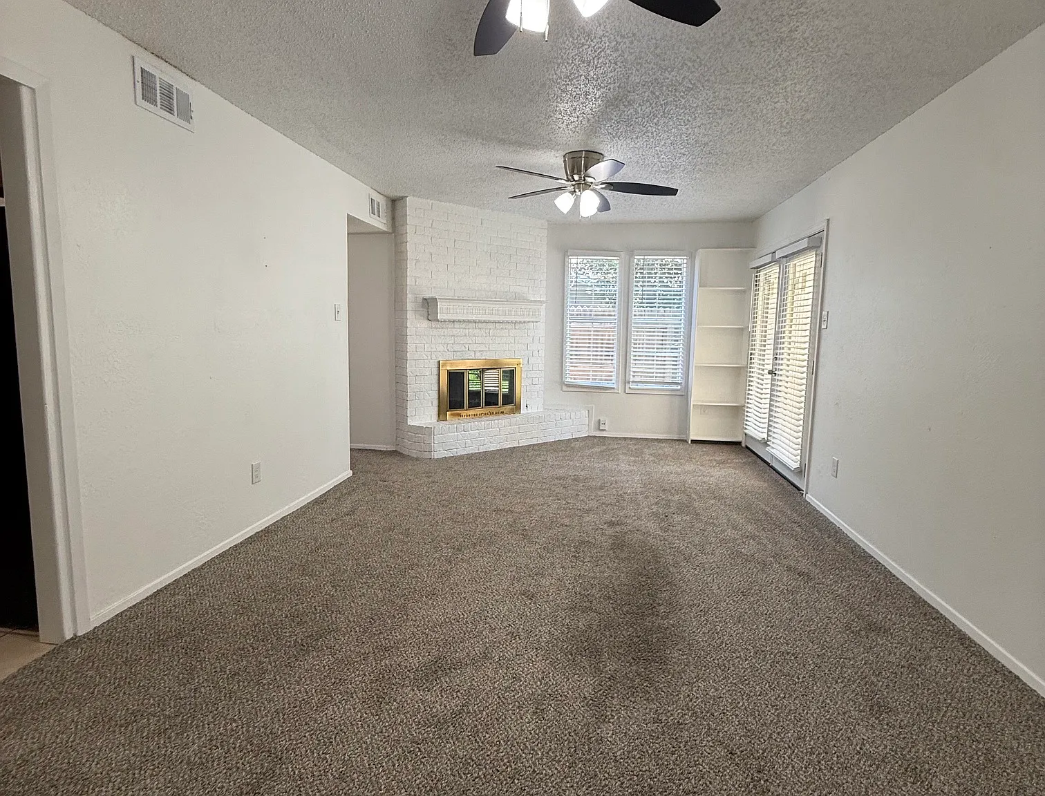 2 bed, 1.5 bath, 1200 sqft, $1,200 — Photo 4