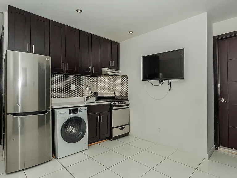 7 W 108th St #2-D — Photo 4