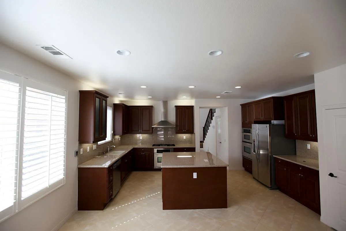 4 bed, 2828 sqft, $5,895 — Photo 4