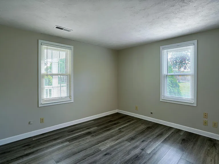 273 Shanahan Rd — Photo 30