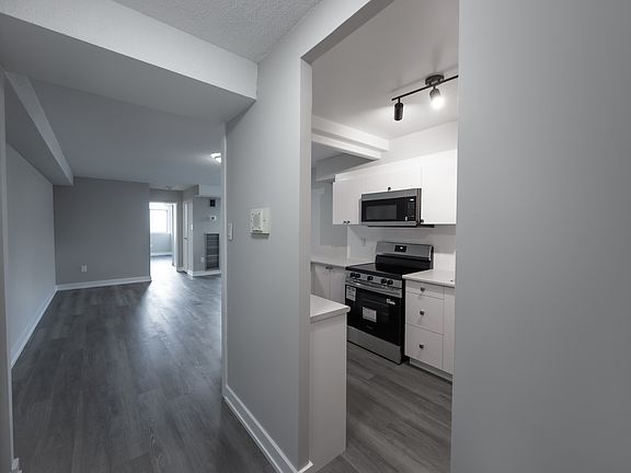 3rd image of 3575 Kaneff Cres