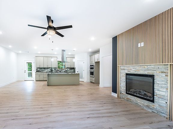 5th image of 104 Ayr Dr