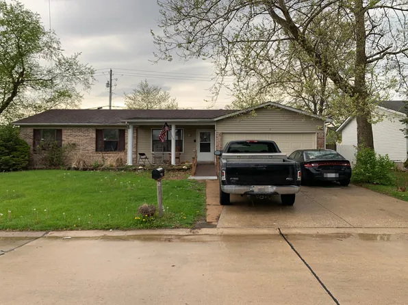 2 W Sunny Wood Ct, Saint Peters, MO 63376
