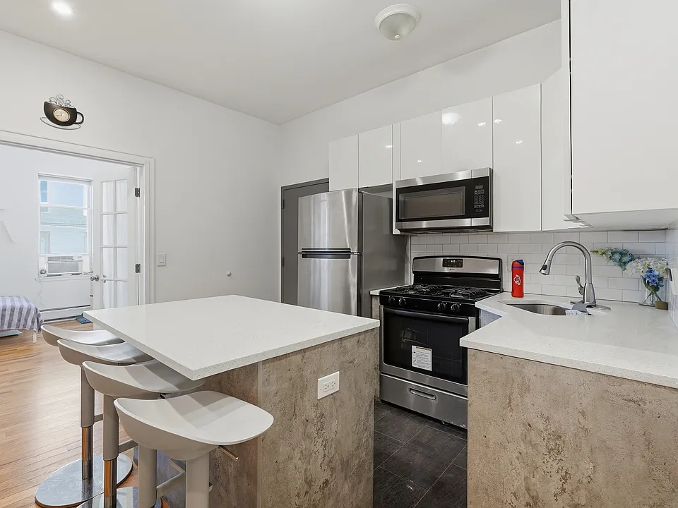 201-203 Monticello Ave #1