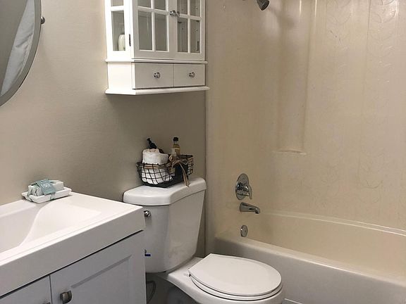 4th image of 571 Burkemo Ln APT 11