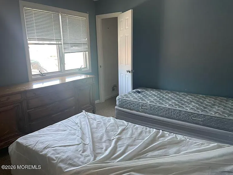 256 Lawrence Ave — Photo 15
