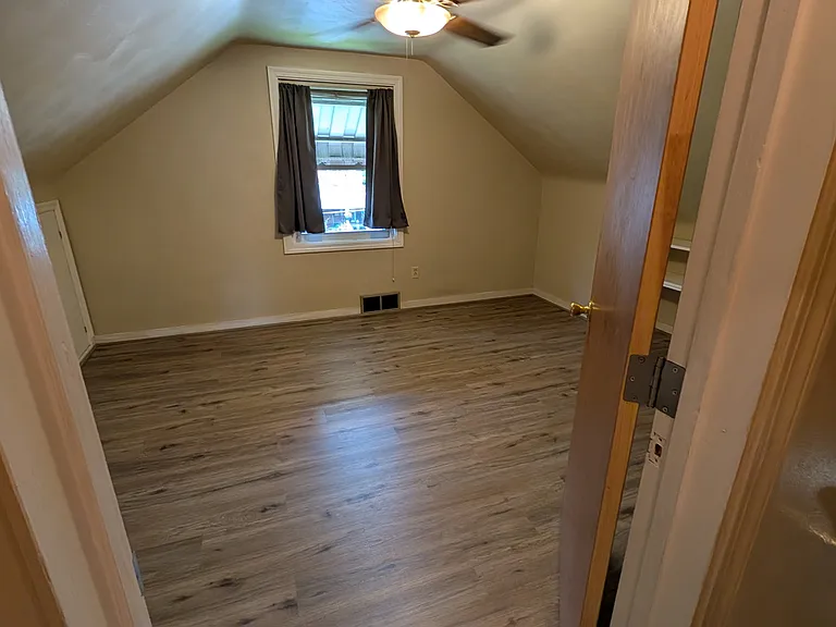 upstairs bedroom 2