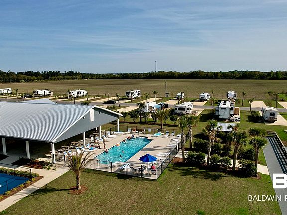 4th image of 733 Vacation Cir