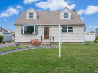 3 Layton Avenue, Hicksville, NY 11801