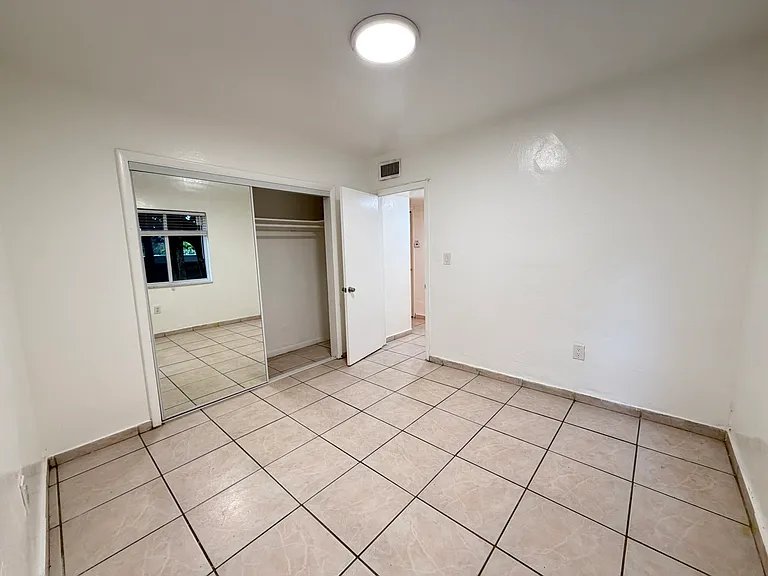1860 SW 22nd St #7 — Photo 7