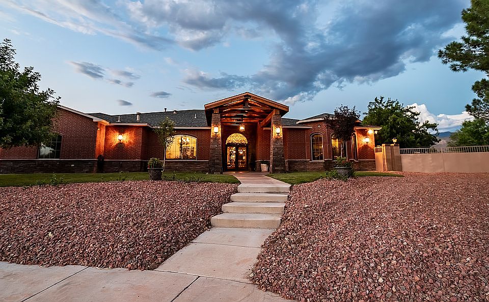 Stunning curb appeal. 