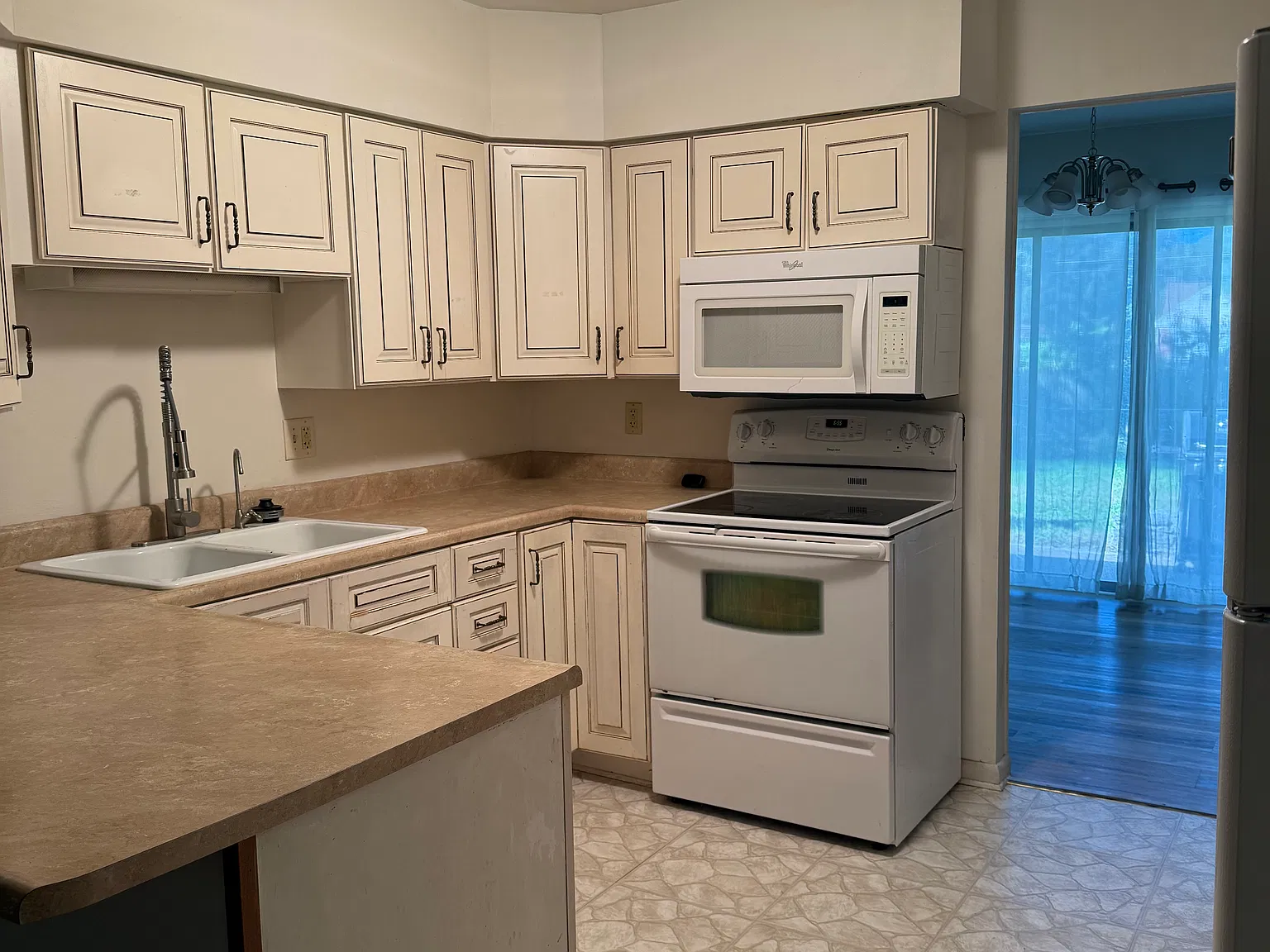 4 bed, 3073 sqft, $2,000 — Photo 4