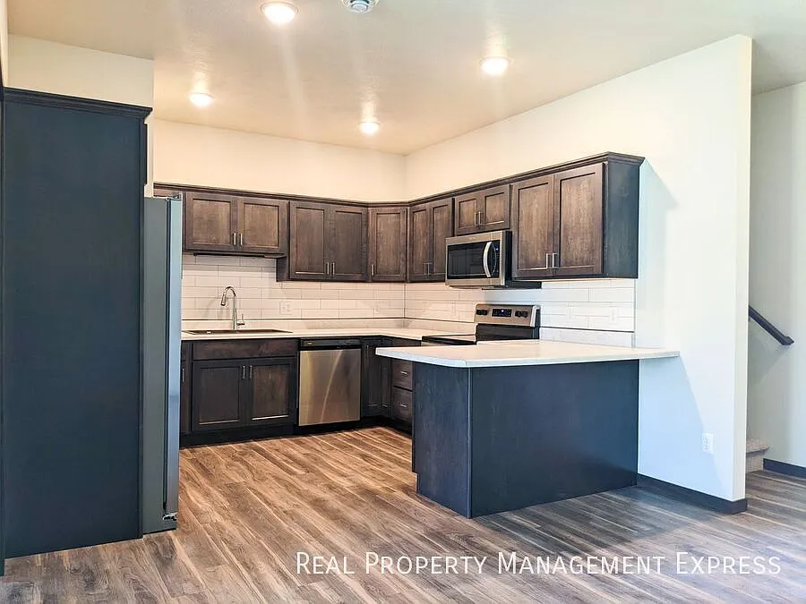 3 Bedroom 2.5 Bathroom Townhome w/ Attached Garage — Photo 1