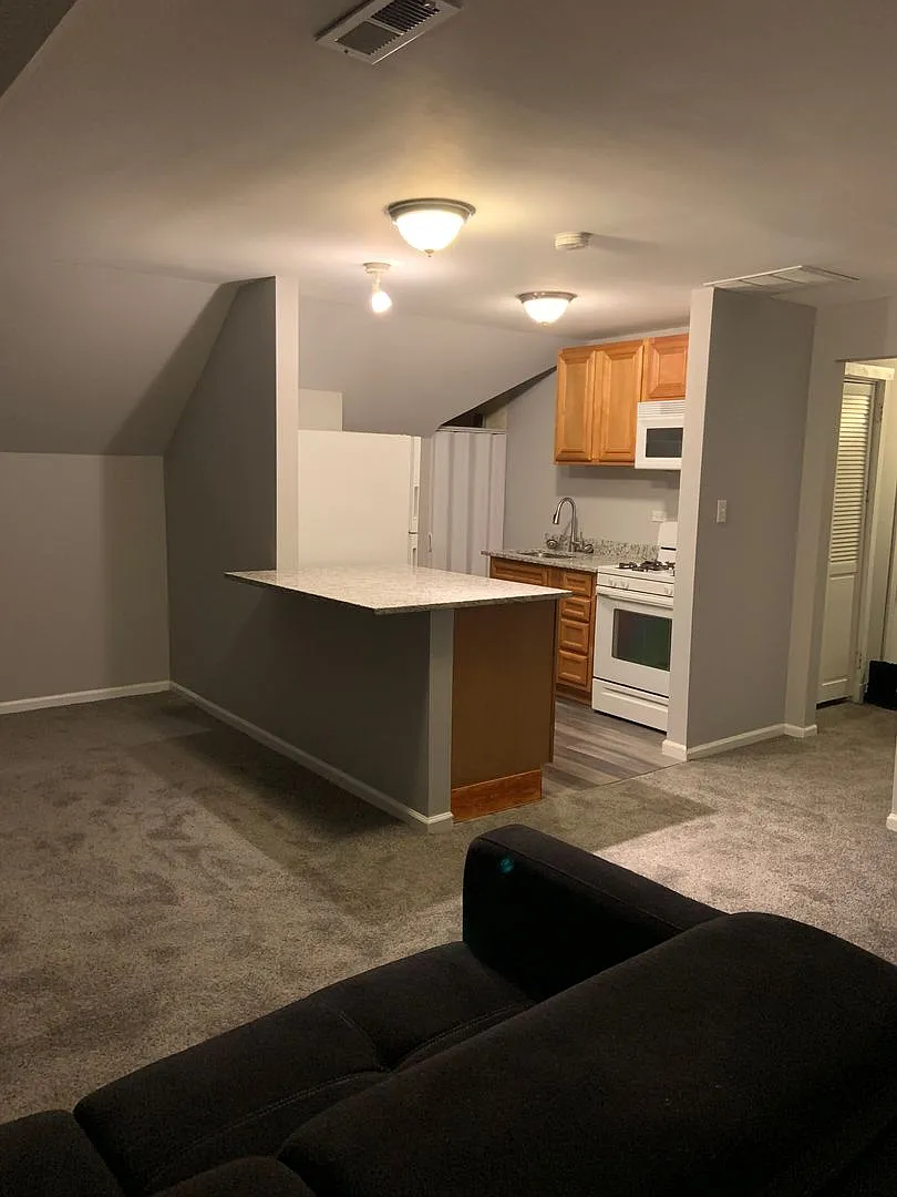 7147 S Princeton Ave — Photo 1