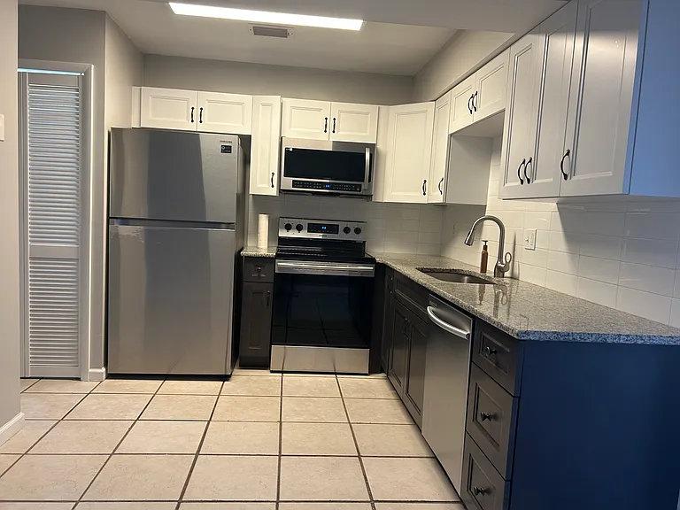 608 Casa Park Ct #J — Photo 16
