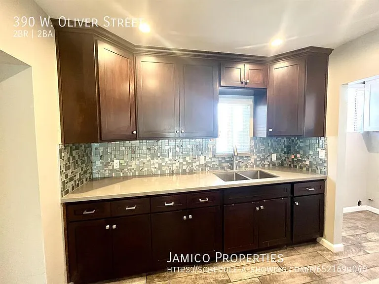 390 W Oliver St — Photo 9