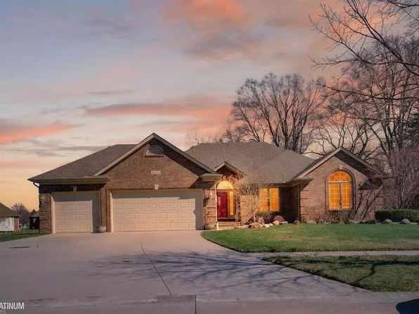 49222 Limestone Dr, Macomb, MI 48044