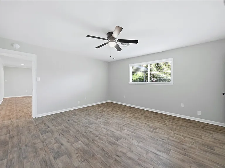 2304 Devonshire St — Photo 20