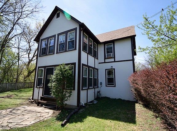 2nd image of 801 Illinois Ave