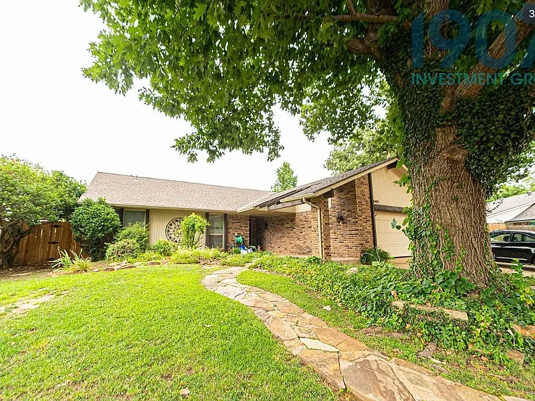 4405 Manchester Ct — Photo 3