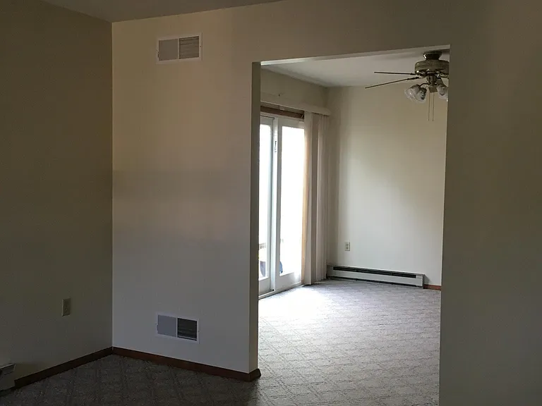 811 N Walnut St — Photo 4