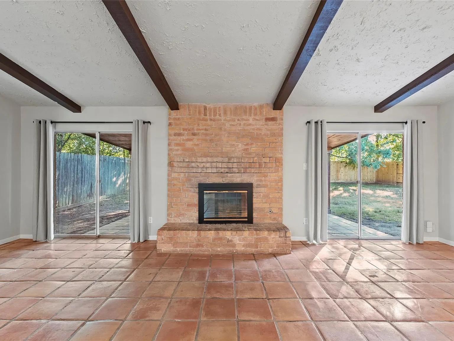 4 bed, 2.0 bath, 1865 sqft, $1,875 — Photo 3