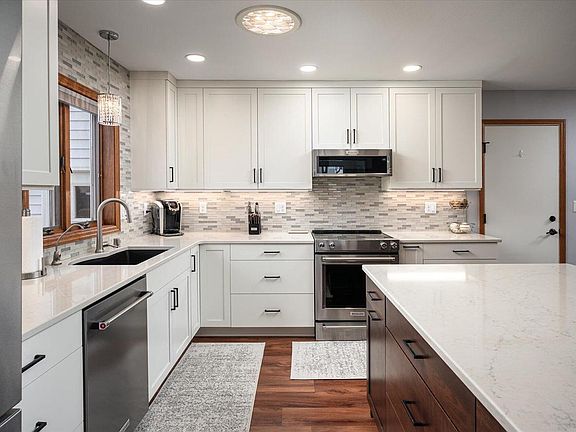 3rd image of 613 Ridgeview DRIVE