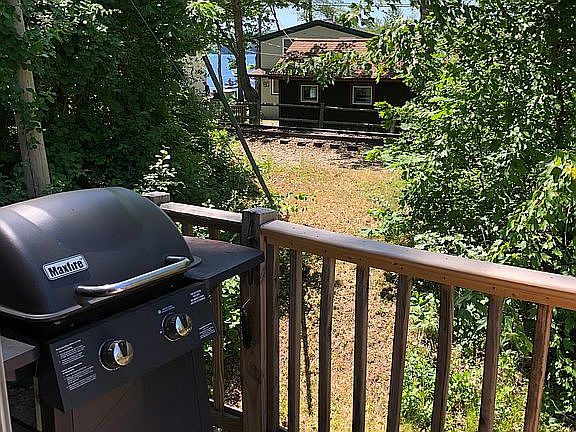Peakaboo view of the Lake
