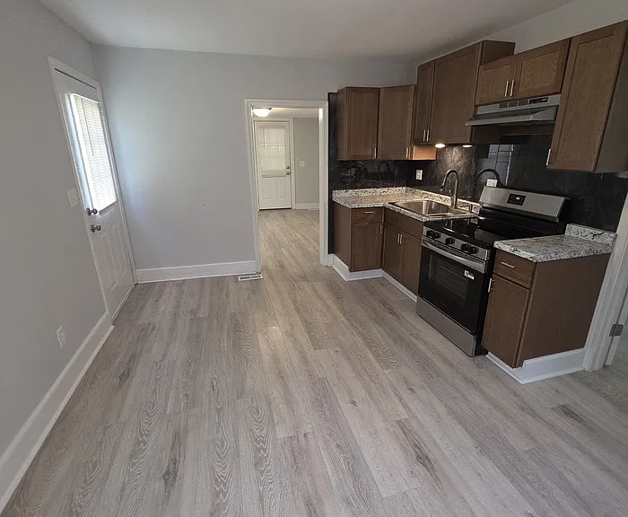 1332 S Pleasant St — Photo 10