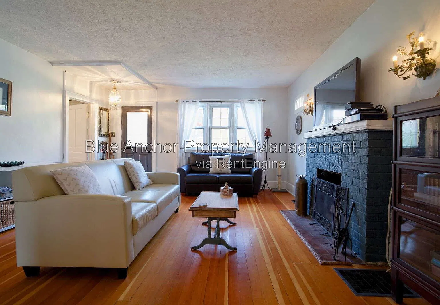 3 bed, 1.5 bath, 1450 sqft, $2,285 — Photo 1