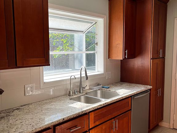 5th image of 1458 Wright Ave