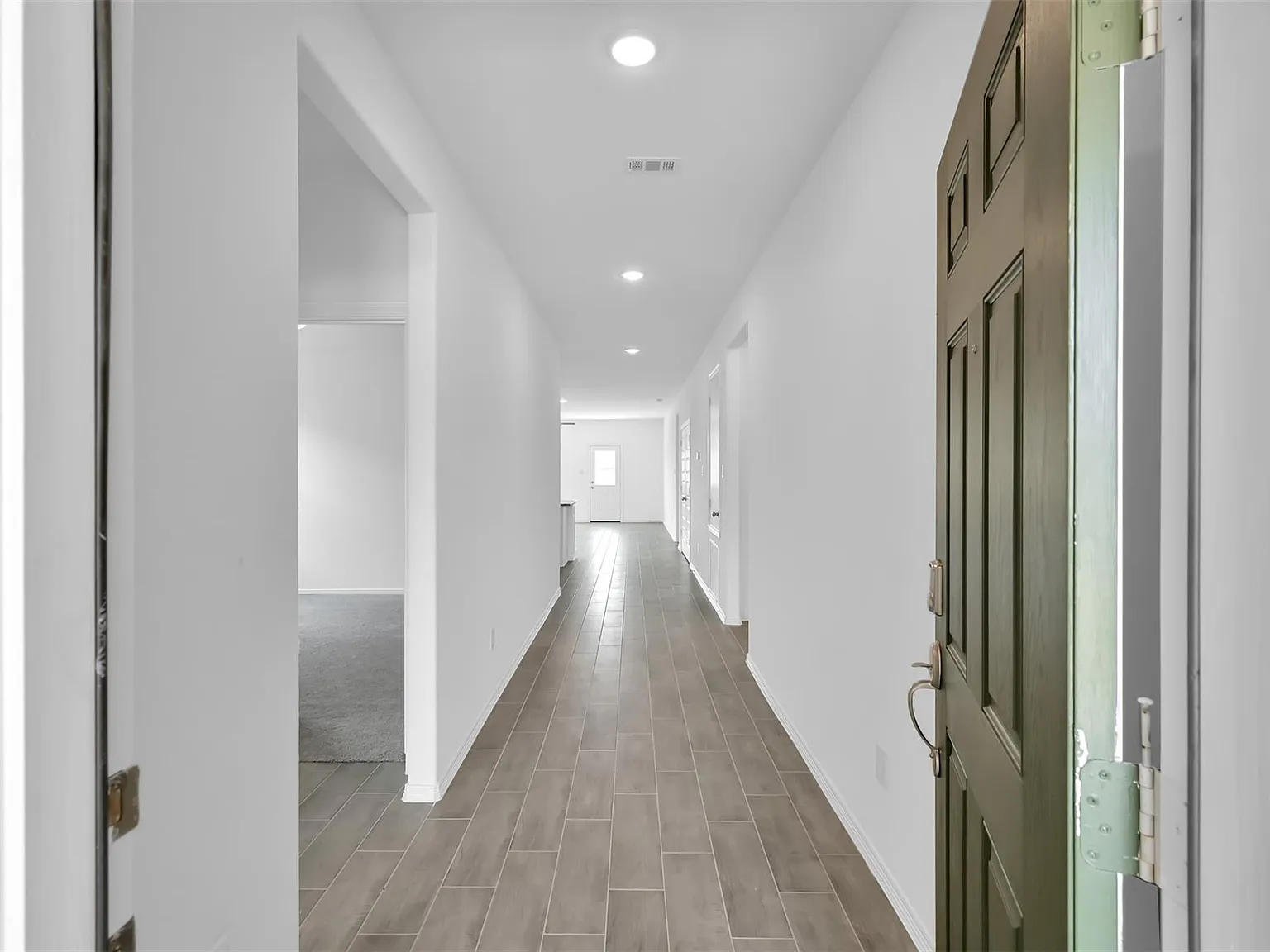 4 bed, 3.0 bath, 2047 sqft, $2,200 — Photo 3