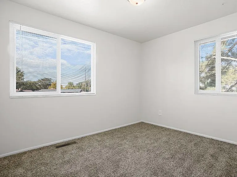 Mountain Ridge Manor — Photo 17