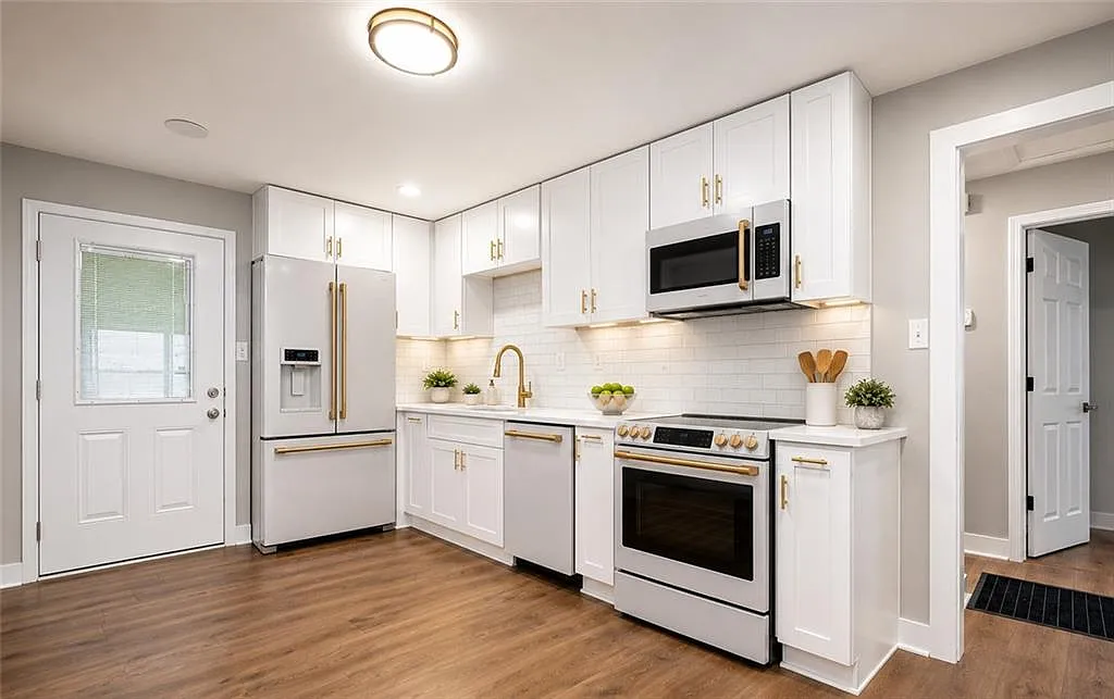 2 bed, 1.0 bath, 841 sqft, $1,800 — Photo 2