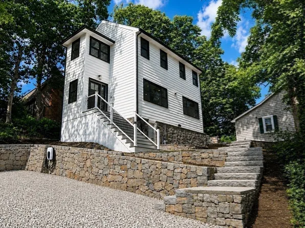 9 Ledge St, Melrose, MA 02176