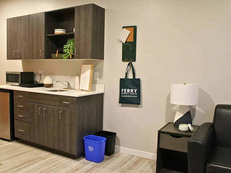 Ferry Street Flats - Modern Studios and Lofted units right by campus! — Photo 17