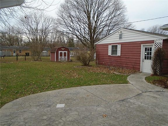 4th image of 709 Lake Dr