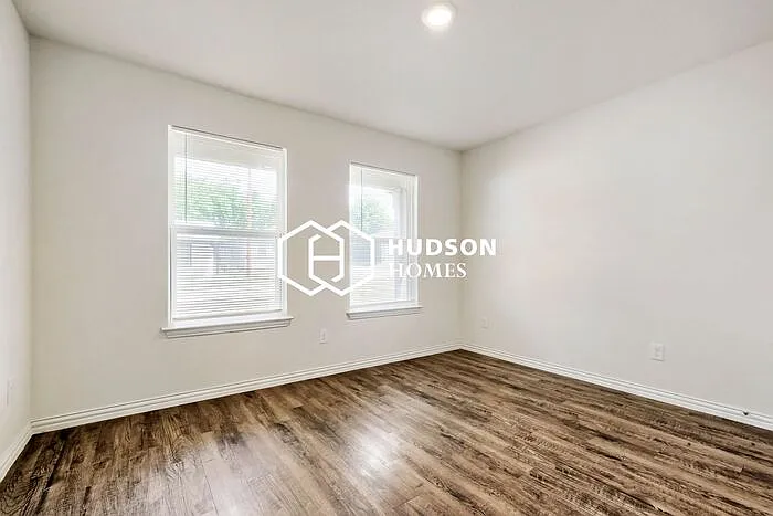 227 Lopez St — Photo 8