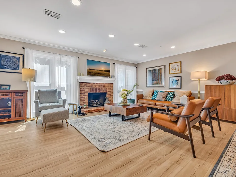 586 Saint James Walk SE #ID1609582P