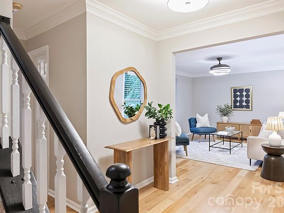 4th image of 2500 Crescent Knoll Dr