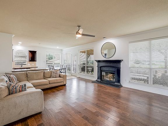 3rd image of 1046 Chandler St