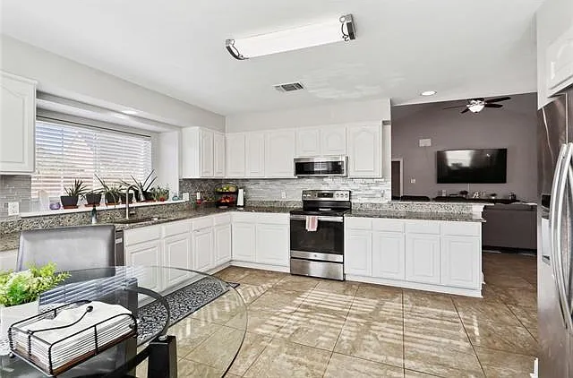 115 Savanna Dr — Photo 5