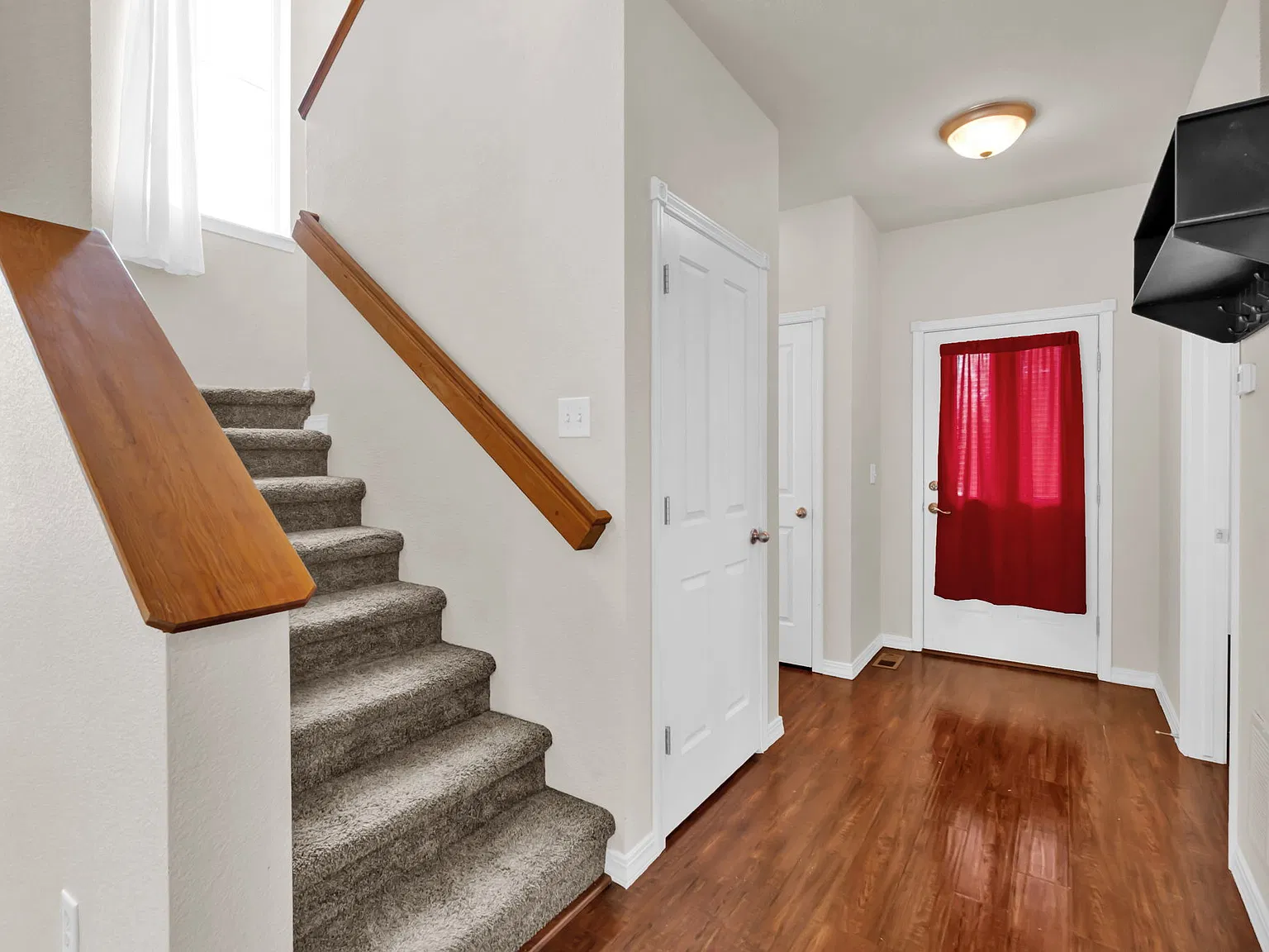 3 bed, 1346 sqft, $2,450 — Photo 4