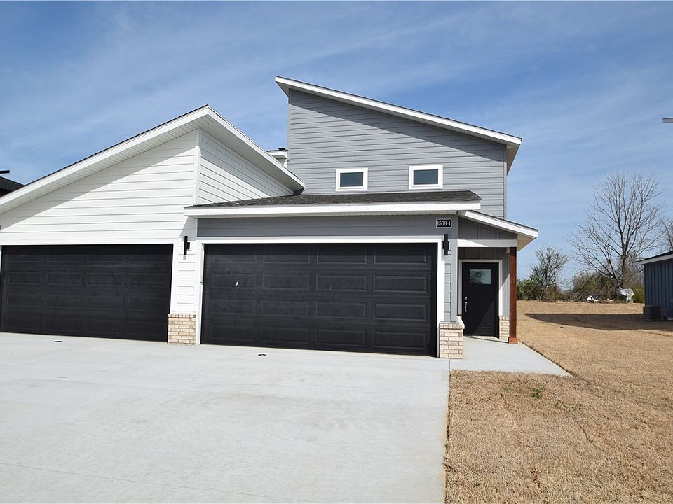 1st image of 1508 SW Casuarina Dr #1