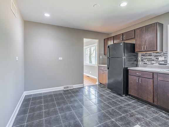3rd image of 228 N Pleasant Dr